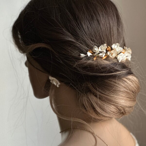 Peigne cheveux mariage or et blanc en porcelaine froide