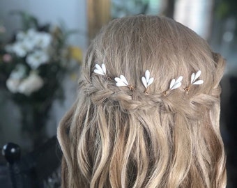 Wedding hair jewelry, 5 bridal hairpins in cold porcelain stamens.