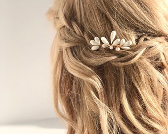 Peigne cheveux mariage, bijoux coiffure de mariée, broche mariage avec étamines de porcelaine froide, très élégant