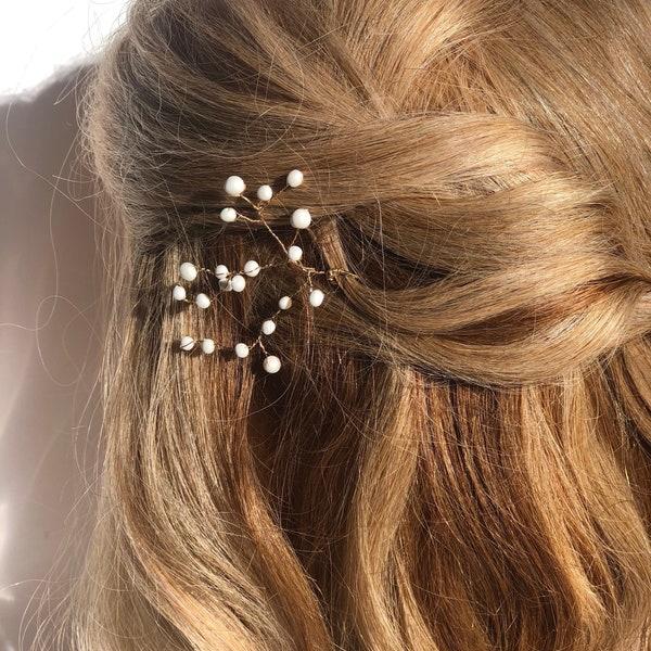 Pic à cheveux de perles délicates en porcelaine froide, mariage romantique, idéal pour cadeau témoin, fait main.