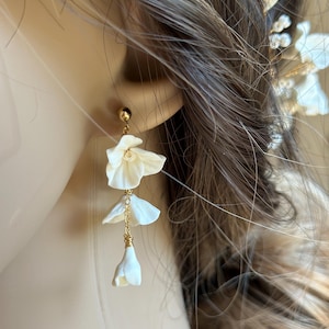 Wedding pearl and dangle earrings, floral and pearl bridal earrings, romantic ceremony and civil wedding