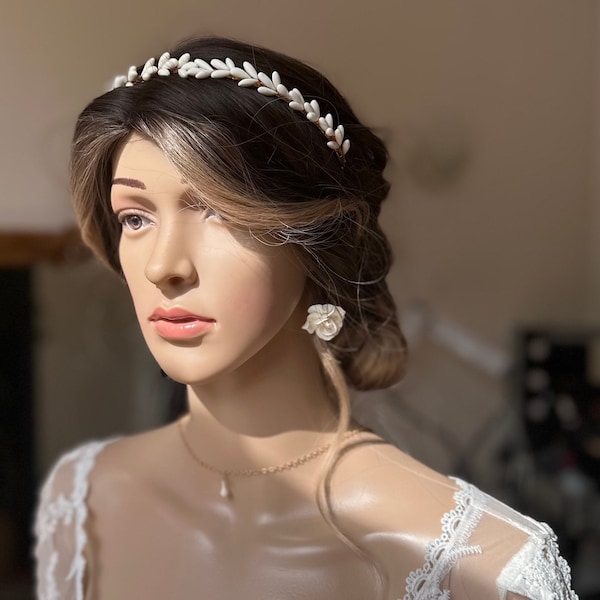 Couronne mariage étamines de porcelaine, bijou de mariée, accessoire de cheveux déesse grecque.