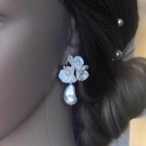 Flower and pearl wedding earrings - Glamorous bridal jewelry in cold porcelain and freshwater pearls, civil ceremony