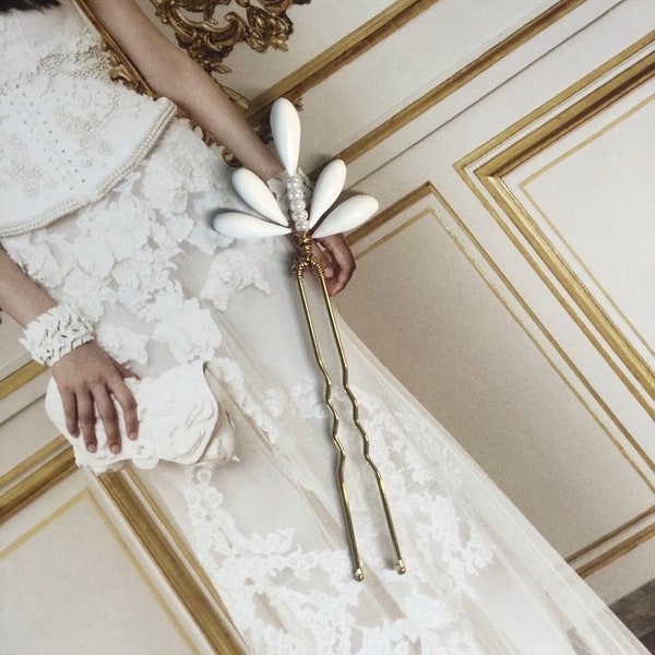 Pic à cheveux mariage, épingle coiffure de mariée en porcelaine, bijou de cheveux mariée perles nacrées ivoires.