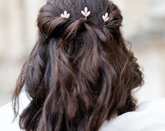 3 pins for bridal hairstyles, elegant wedding hair jewelry for ceremonies, cold porcelain head accessories, very light.