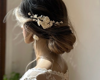 Bijou cheveux de mariée, peigne cheveux mariage, fleurs de porcelaine romantique.