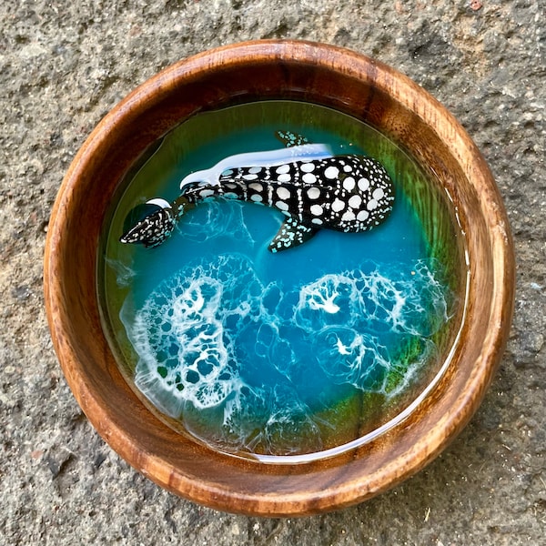 Whale shark ocean epoxy resin wood bowl- tropical jewelry dish- Hawaiian home decor- Beach art gift- Hawaii souvenir wooden bowl 4”