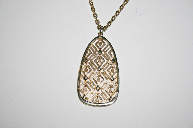 Vintage Modernist Gold Tone Pendant Necklace