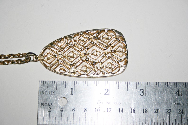 Vintage Modernist Gold Tone Pendant Necklace