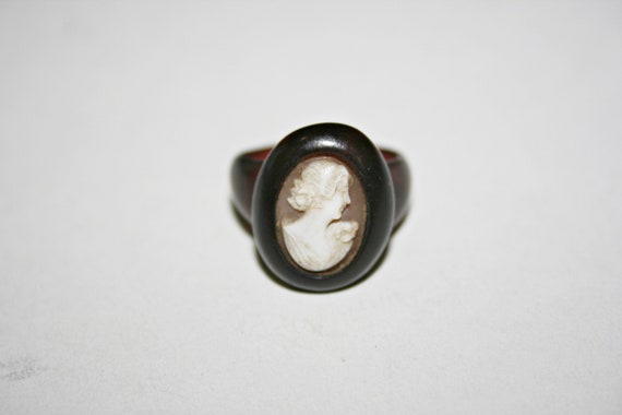 Size 9 - Antique Carved Shell Cameo Ring