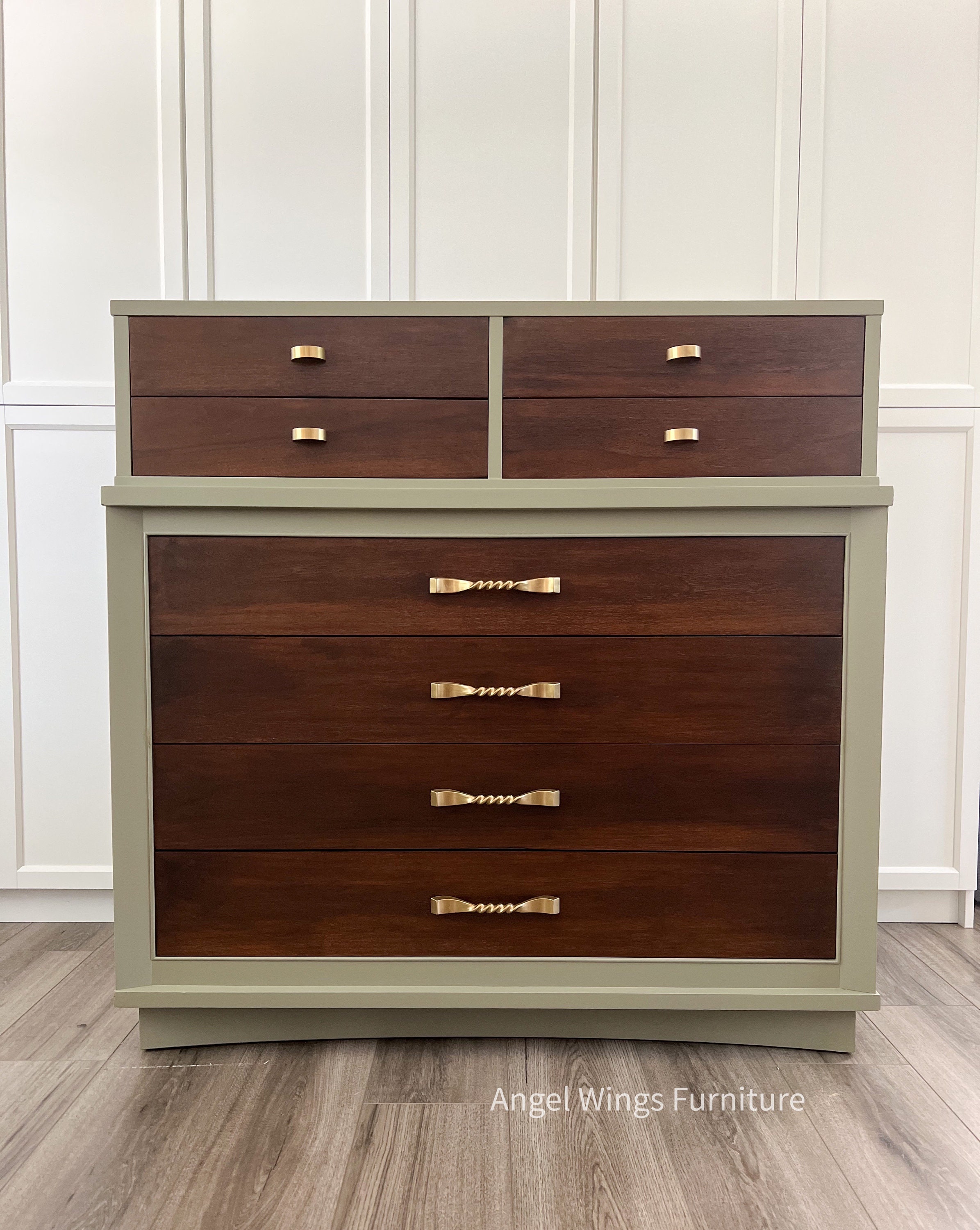 Mid Century Modern Dresser and Nightstand Set. Vintage MCM Chest of
