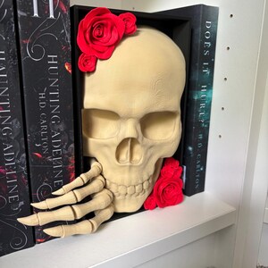 Skull & Roses Book Nook 3D Printed Dark Romance Gothic Bookish Bookshelf Decor bild 3