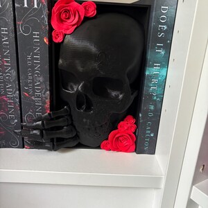 Skull & Roses Book Nook 3D Printed Dark Romance Gothic Bookish Bookshelf Decor bild 4