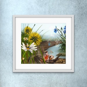 Puede incluir: Una ilustración caprichosa de hadas en un entorno de bosque. Dos hadas montan una rana cerca de un estanque, mientras que otra hada camina por el borde del estanque. La escena está llena de colores vibrantes, incluyendo dientes de león amarillos, flores azules y follaje verde.