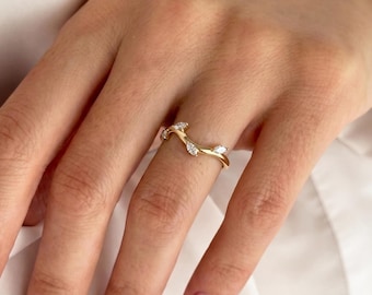 Wavy Marquise Leaf Wedding Ring in 14K Yellow Gold, Lab Grown Diamond Curved Vine Band, Delicate Matching Stacking Ring Gift