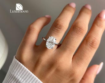 Anillo de compromiso ovalado con diamante cultivado en laboratorio y halo oculto, oro macizo.