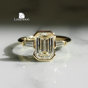 Drei Stein Smaragd und Diamant im Baguetteschliff Verlobungsring, IGI zertifiziert E VVS2 Lab erstellt Ehering, Vorschlag Ring, Geschenk für Frauen