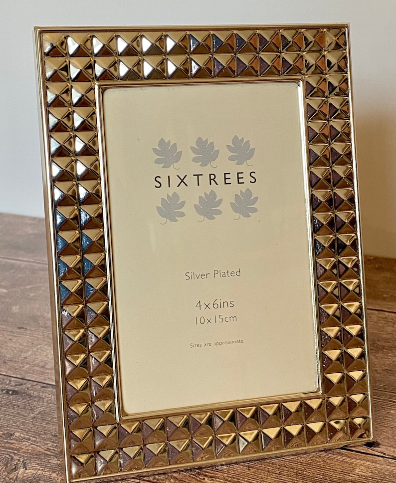 Sixtrees Silver 2021 new Plated Square Patterned Border 4’ 6’ Frame Dealing full price reduction x