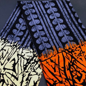 Afrikanischer Druckstoff, Adire-Druckstoff, Tribal-Druckstoff, Ankara-Druckstoff, afrikanischer Stoff als Massenware, grau-oranger Druckstoff