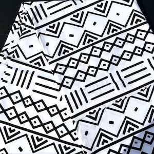 Schwarzweißer afrikanischer Druckstoff, Schlammtuchdruckstoff, Stammesdruckstoff, einfarbiger Stoff, afrikanische Massenware, Ankara