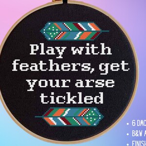 Spielen Sie mit Federn, holen Sie sich den lustigen, bissigen subversiven Text rude max and paddy fluchen Kreuzstich Stickmuster PDF