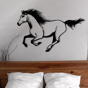 Metal Horse Wall Art – Running Horse Decor Farmhouse Sign for Home Office & Animal Lover Gift