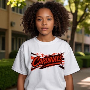 Cardenales PNG y SVG – Diseño de espíritu de equipo rojo – Gráfico de pincelada de mascota para camisetas – Descarga digital para Cricut y sublimación imagen 2