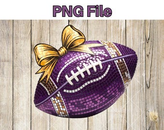 Può includere: Un pallone da calcio in mosaico viola e oro con un fiocco dorato in cima.
