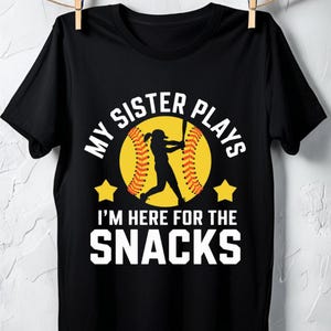Soeur du softball SVG et PNG | Je suis là pour le design Snacks (fr) | Fichier de chemise drôle de jour de jeu | Fichier de coupe de softball pour frères et sœurs | Téléchargement numérique