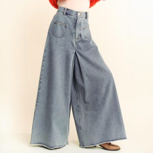 Trendy Wide Leg Denim Jeans for Women, High Waisted Vintage Inspired Flared Pants, Stylish Casual Retro Jeans with Raw Hem