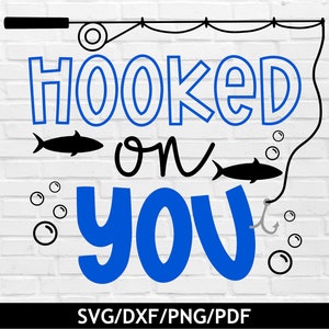 Agganciato a te in formato svg, Canna da pesca in formato svg, Compagno di pesca in formato svg, Tazza da pesca divertente png, Bambini san valentino in formato svg, Citazioni d'amore in formato svg, Cricut file in formato svg