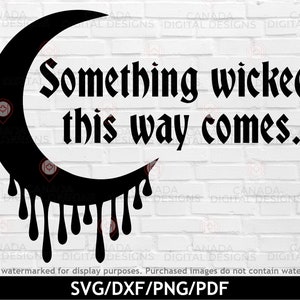 Può includere: Grafica in bianco e nero di una luna crescente che cola con il testo "Something wicked this way comes."