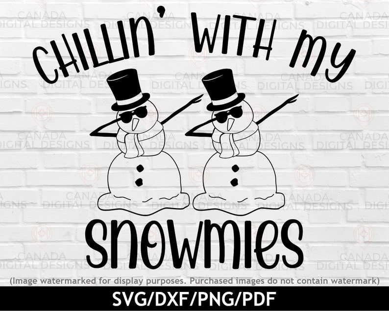 Puede incluir: Ilustraci&oacute;n en blanco y negro de dos mu&ntilde;ecos de nieve con gafas de sol y sombreros, haciendo el dab. El texto "Chillin' with my snowmies" est&aacute; por encima de los mu&ntilde;ecos de nieve.