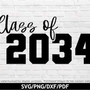 Può includere: Grafica in bianco e nero con il testo "Class of 2034".