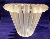 Stunning LALIQUE ROYAT Vase