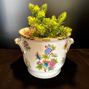 HEREND Queen Victoria Small Cachepot with Handles