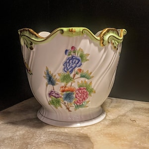 HEREND Queen Victoria Ribbed Small Cachepot