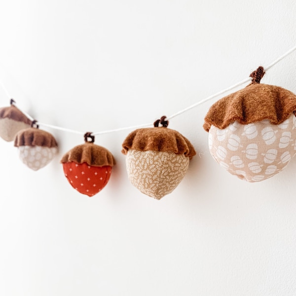 Acorn Customizable Fall Bunting and Decor