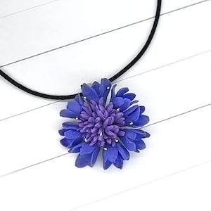 Blaue Kornblumen Halskette Polymer Clay realistischer Blumen Anhänger an Nylonband oder Kette