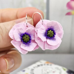 Rosa Mohnblumen Ohrringe hängend Sommerschmuck Polymer Clay und Sterlingsilber Federleicht