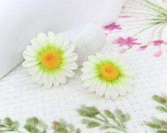 Polymer Clay Earrings Flower, Daisy Earrings Stud, Floral Polymer Clay Earrings Stud, White Flower Earrings