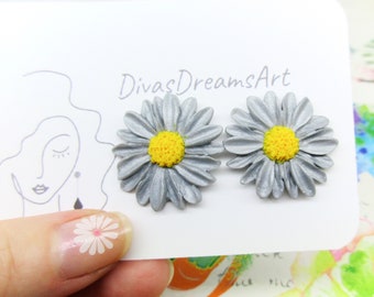 Daisy Earrings Polymer Clay, Flower Earrings Stud, Floral Polymer Clay Earrings Stud, Silver Flower Earrings, Gift for Mom, Gift for Sister