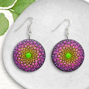 Kolczyki Mandala | Drewniane okrągłe kolczyki wiszące | Kolczyki malowane ręcznie | Malowanie kropek | Fioletowa mandala | Boho | Kolczyki do jogi | Prezent dla niej