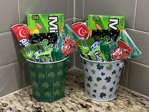 Clove Candy St Patricks Day Candy Goodies Bags St Patrick's Party Favor Bags Irish Shamrock Lucky Leprechaun Pot Plastic Cellophane Treat Gift Bags For St. Patrick's Day Irish Festival,Birthday Party Decorations Candy