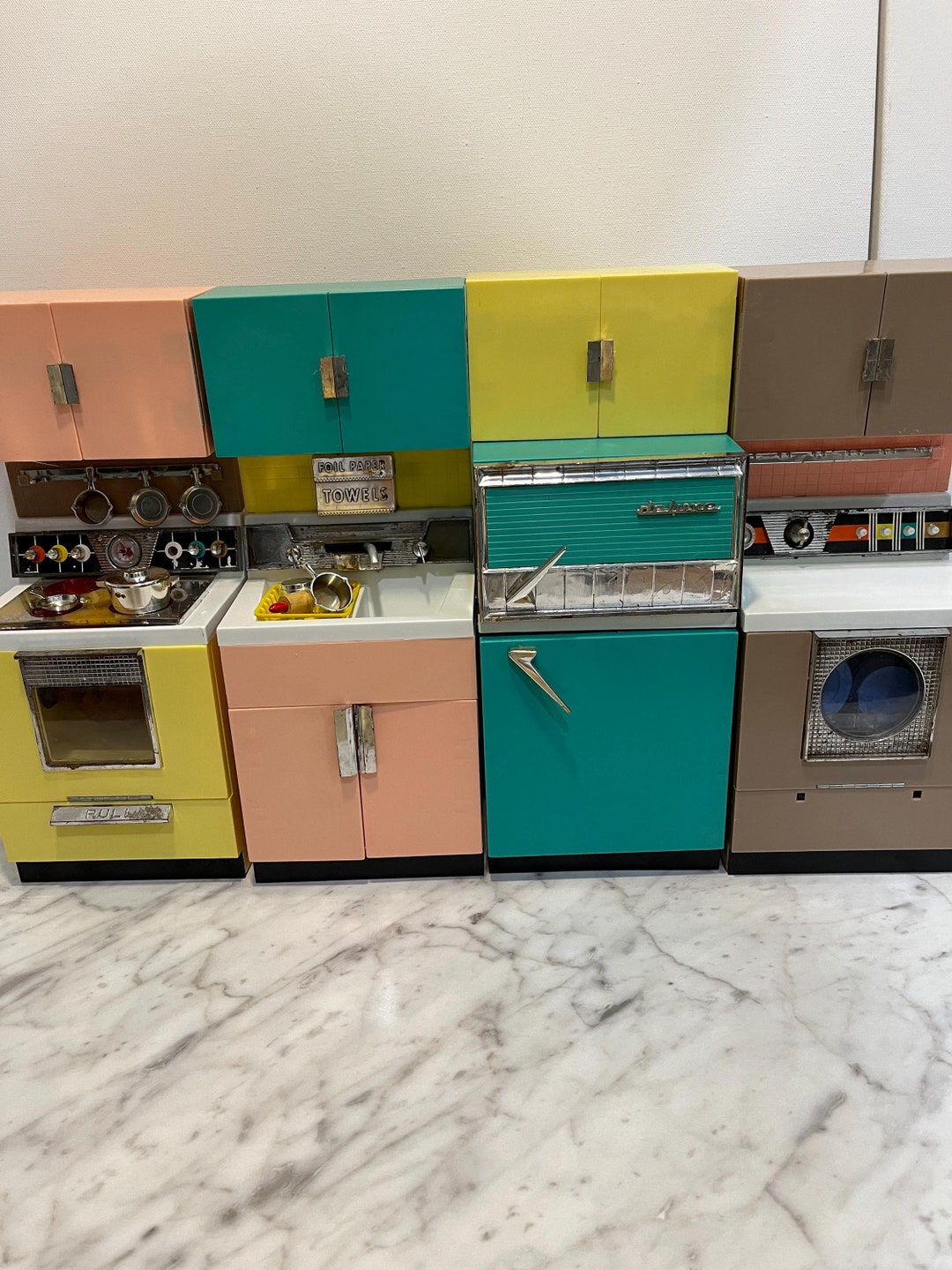 Barbie Dream Kitchen Deluxe Reading Corp Full Set Table, Chairs