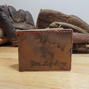 Cartera plegable de cuero hecha a mano con forma de guante de béisbol de Jim Lefebvre, hecha en EE. UU., regalo para papá hecho a mano para hombre