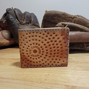 Cartera plegable de cuero SSK con forma de guante de béisbol y softbol hecha a mano en EE. UU., regalo para papá hecho a mano para hombre