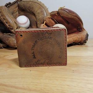 Cartera plegable de cuero con diseño de guante de béisbol de Hank Aaron, hecha a mano en EE. UU., regalo para papá hecho a mano para hombre.