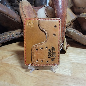 Guante de béisbol de cuero reciclado hecho a mano, billetera minimalista para mano izquierda, billetera delgada para tarjetas de crédito, bolsillo frontal, EDC, regalo para hombres y padres