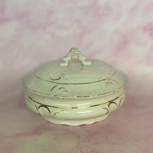 Vintage Etruria Mellor & Co., Old Paris Style White And Gold Gilt Porcelain Covered Powder Dish